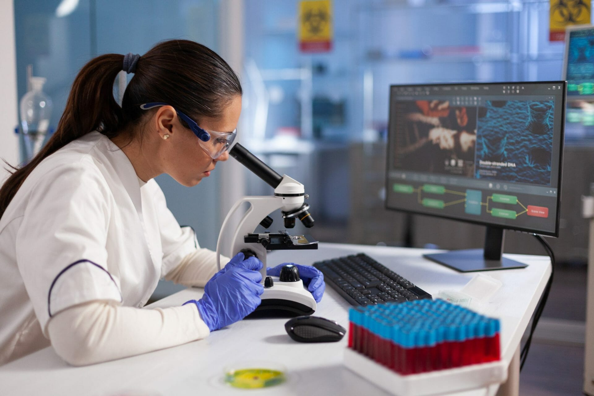 El Equipamiento Científico Subyacente en los Laboratorios de Geología Modernos